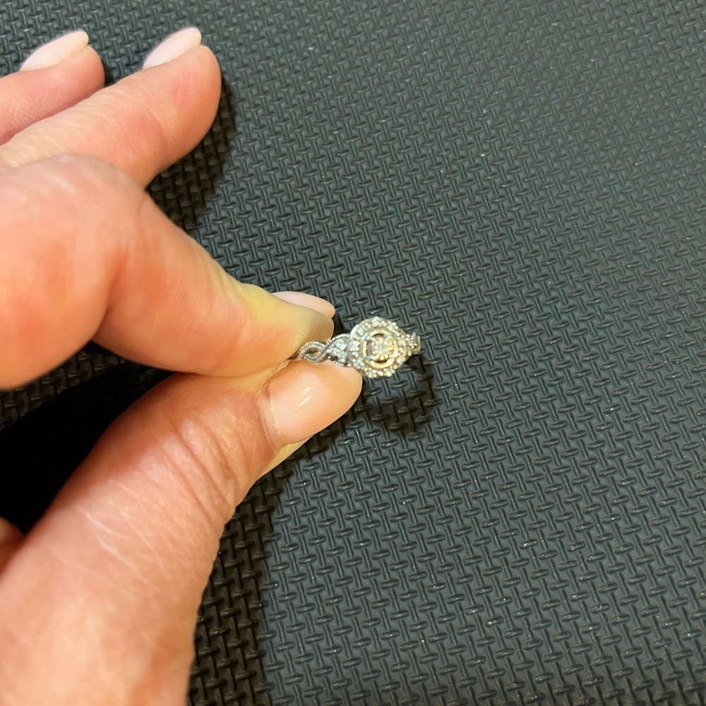 Diamond Chip Ring - image 2